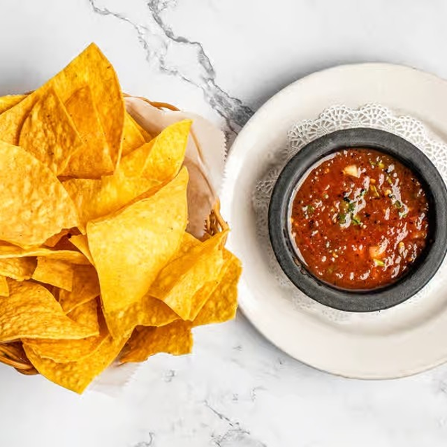 Chips and Salsa Totopos.